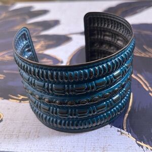 Vintage 80s Wide Boho Tribal Textured Cuff Bracelet Teal Brass Tone B1